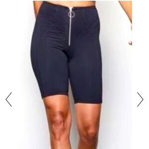 Good American Warrior Black Short